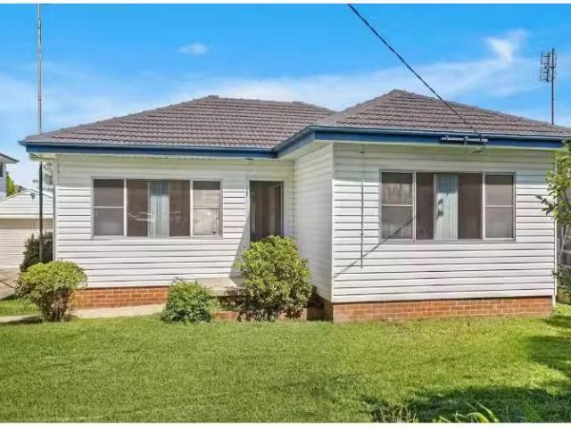 Rental! 3 BR 167 The Avenue, FIGTREE House for rent Listed by.