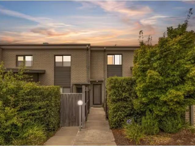 Unique 3 BR 16/4 Annie Douglas Street, Casey Townhouse for ren.