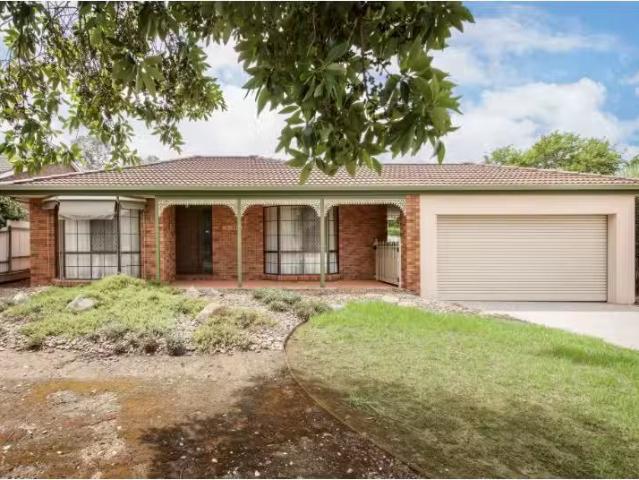 Just in! 3 BR 16 Benn Crescent, WEST ALBURY House for rent Li.