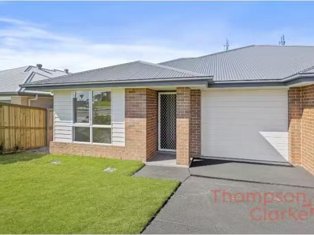 Cheap 3 BR 178 Settlers Boulevard, CHISHOLM Townhouse for rent.