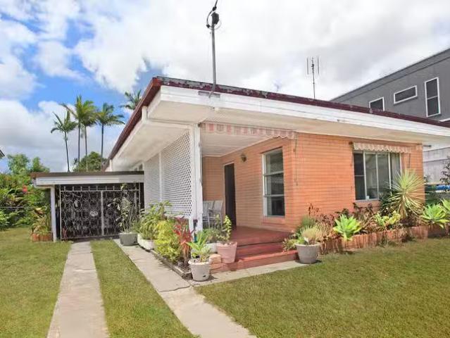 Just in! 3 BR 17 Broadwater Avenue, Maroochydore, QLD 4558