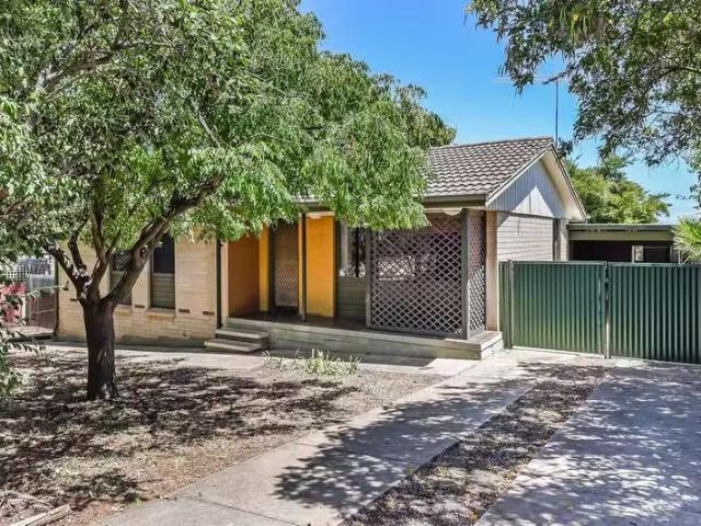 Cozy 3 BR 17 Valerian Court, CHRISTIE DOWNS, SA 5164 House f.