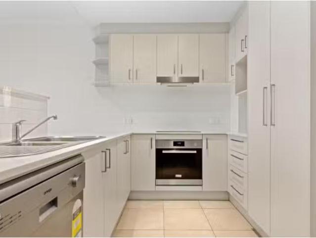 Cozy 3 BR 18/10 Helpmann Street, Bonython Townhouse for rent.