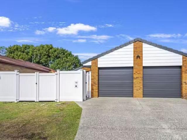 Nice 3 BR 18 Altissimo Close, Varsity Lakes, QLD 4227 House.