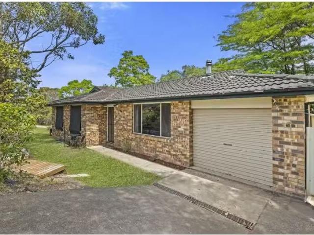 Nice 3 BR 18 Debra Anne Drive, Bateau Bay House for rent List.