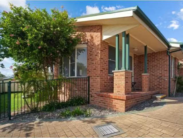 Cozy 3 BR 1/96 Gorokan Drive, Lake Haven Apartment for rent L.