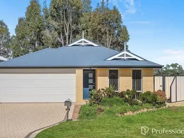 Charming 3 BR 19 Myall Fairway, Clarkson, WA 6030