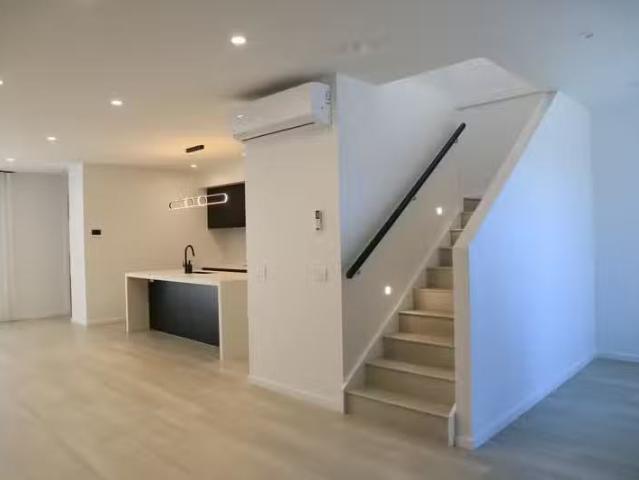 Just in! 3 BR 19 Bentham Street, ROXBURGH PARK, VIC 3064 Hou.