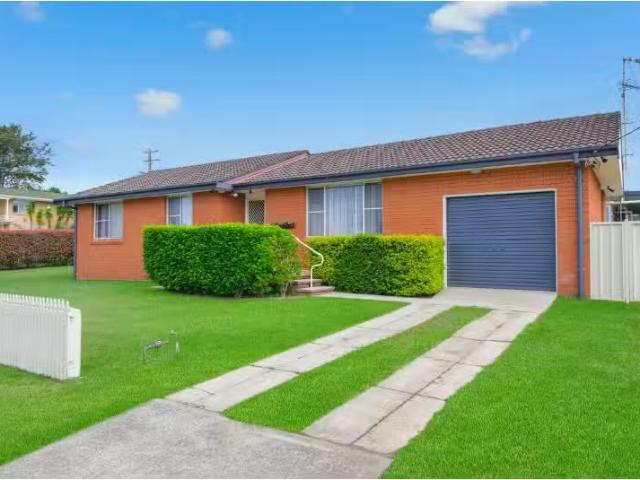 Unique 3 BR 19 Clifton Drive, Port Macquarie House for rent L.