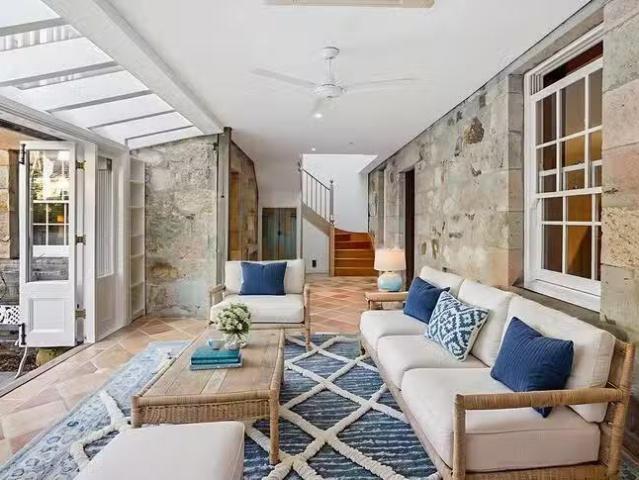 Deal! 3 BR 19 Gloucester Street, Spring Hill, QLD 4000
