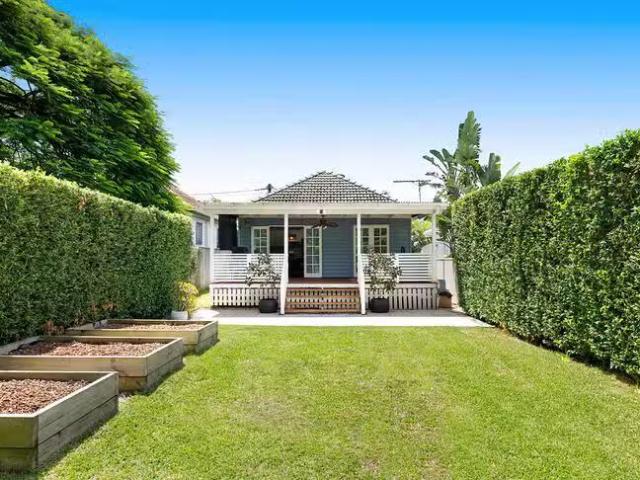 For Rent! 3 BR 101 Beelarong Street, Morningside, QLD 4170