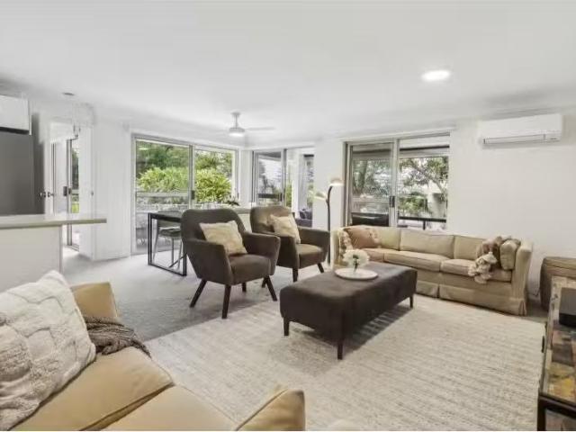 Cheap 3 BR 10/41 47 Foamcrest Avenue, Newport Apartment for re.