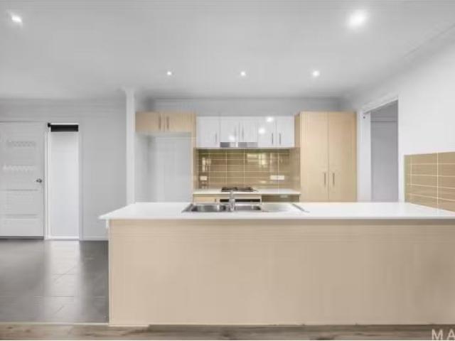 Deal! 3 BR 10/4 Annie Douglas Street, Casey Townhouse for rent.