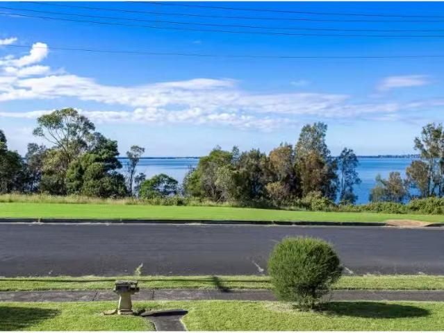 For Rent! 3 BR 104 Lakeside Drive, KOONAWARRA House for rent.