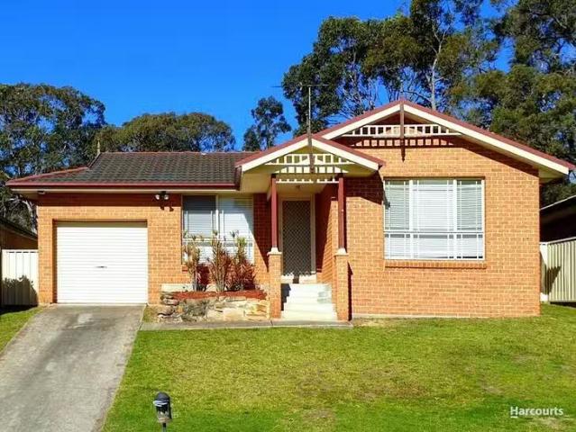 Unique 3 BR 10 Meredith Crescent, St Helens Park, NSW 2560