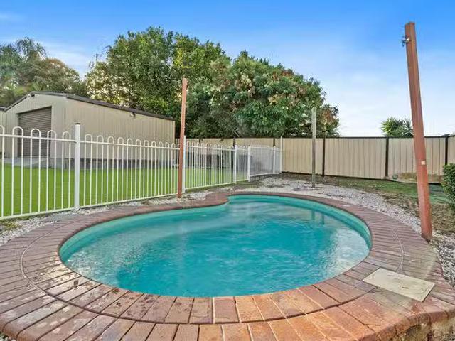 Charming 3 BR 10 Algol Street, Regents Park, QLD 4118