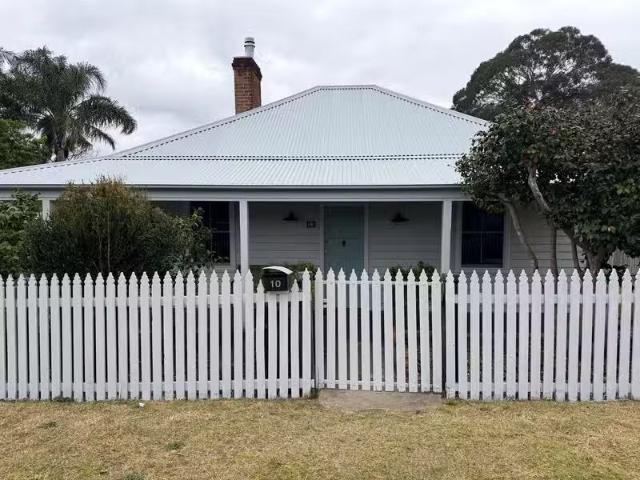 Just in! 3 BR 10 Luck Street, MORUYA, NSW 2537 House for Rent