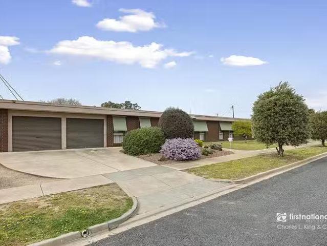Nice 3 BR 10 Luth Street, Echuca, VIC 3564