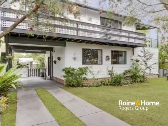 Just in! 3 BR 10 Regent Street, BUFF POINT House for rent Lis.