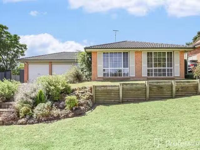 Charming 3 BR 10 Shetland Road, Blairmount, NSW 2559