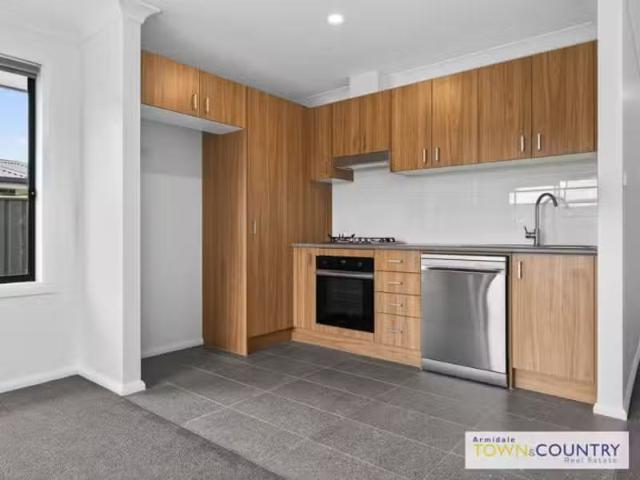 Just in! 3 BR 1/13 Sunrise Crescent, ARMIDALE House for rent.