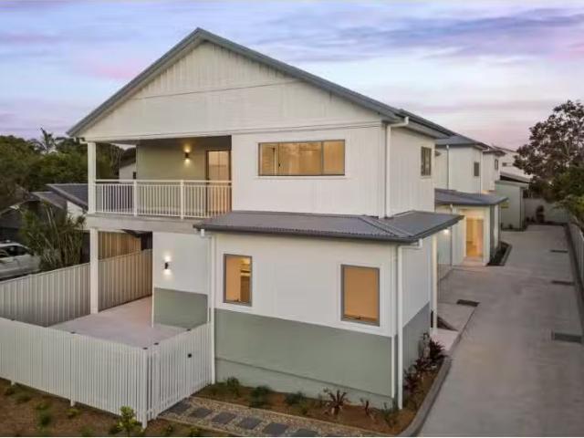 Nice 3 BR 1/102 Bay Road, Blue Bay Apartment for rent Listed.