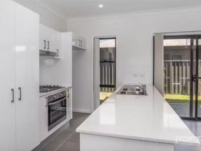 For Rent! 3 BR 1/137 Christo Road, Waratah Townhouse for rent.