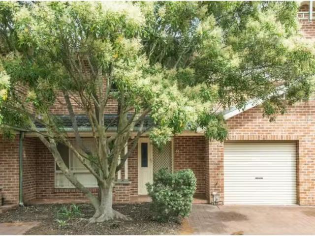 Charming 3 BR 11/40 44 Albert Street, Werrington Townhouse for.