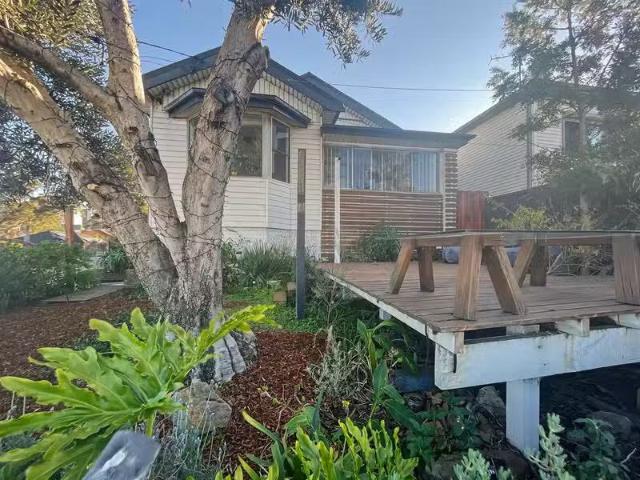 Cozy 3 BR 114 First Ave North, Warrawong, NSW 2502 House for.