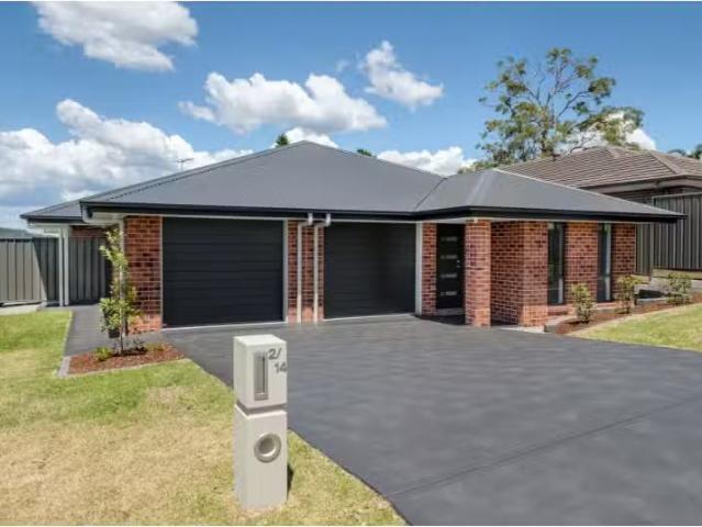Cheap 3 BR 1/14 Silver Gum Cct, Edgeworth Townhouse for rent.