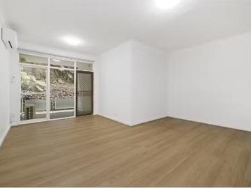 Nice 3 BR 11/78 Undercliffe Road, Earlwood Apartment for rent.