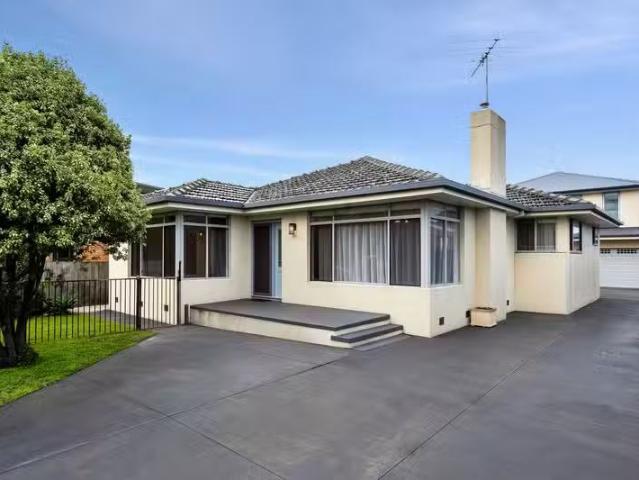 For Rent! 3 BR 1/18 Maple Crescent, Bell Park, VIC 3215 Hous.