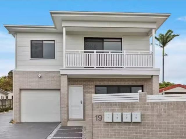 Deal! 3 BR 1/19 Anthony Street, Lake Illawarra Townhouse for r.