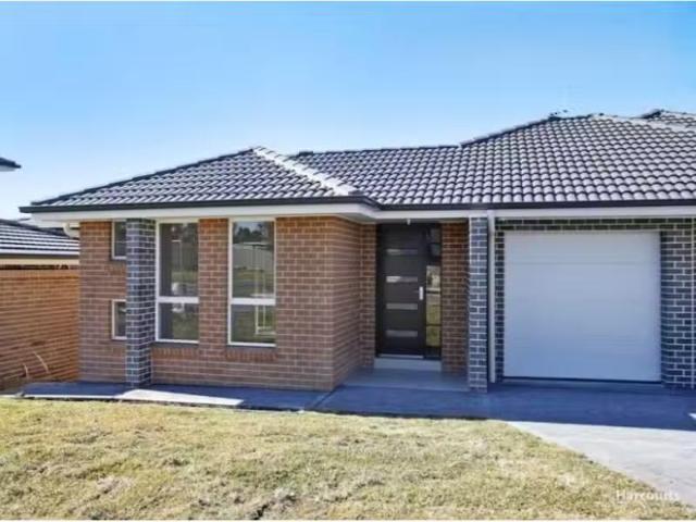 Cheap 3 BR 11 Marian Drive, ROSEMEADOW House for rent Listed.