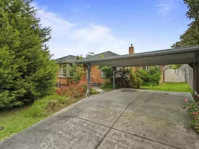 Cheap 3 BR 11 Canora Street, Blackburn South VIC 3130 House.
