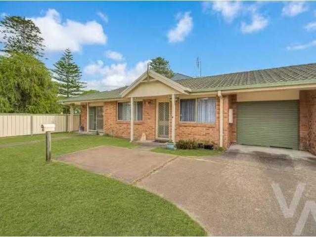 Nice 3 BR 1/23 Avenue Of The Allies, Tanilba Bay Townhouse for.