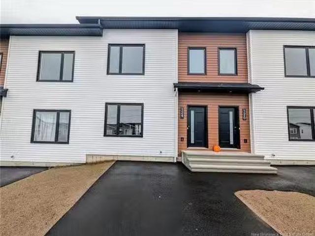 Cozy 3 BR 126 Ernest St, Dieppe, NB, E1A 4T2 house for lease.