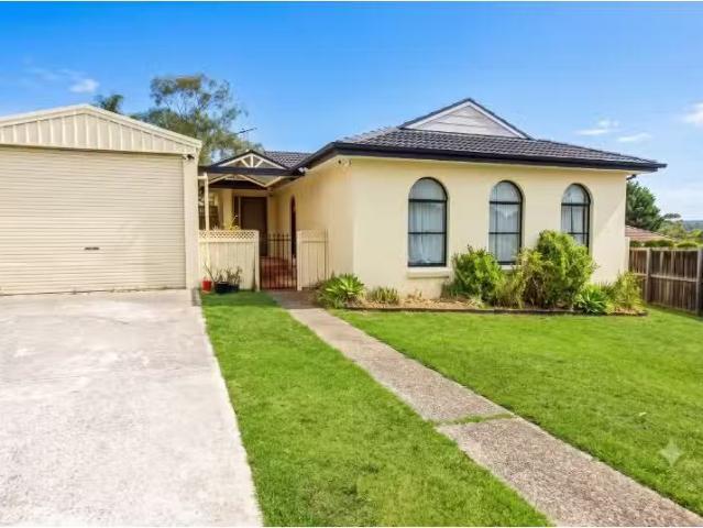 Cozy 3 BR 12 Emilia Close, ROSEMEADOW House for rent Listed b.
