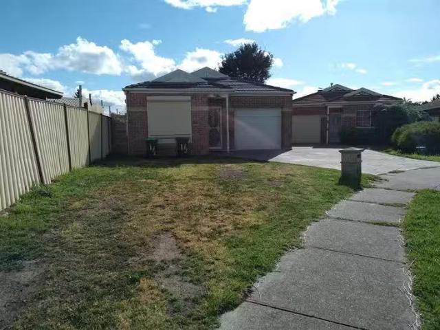 Charming 3 BR 1/2 Verne Close, Delahey, VIC 3037