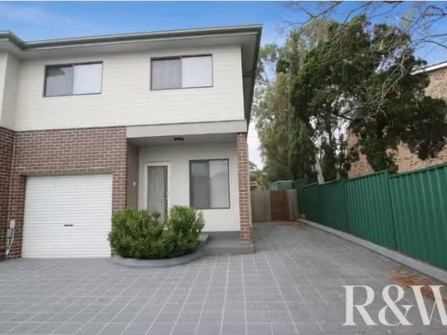 Unique 3 BR 1/300 Seven Hills Road, KINGS LANGLEY House for re.