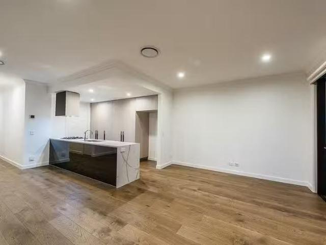 Unique 3 BR 1/370 Pine Mountain Road, Carindale, QLD 4152