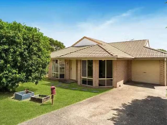 Charming 3 BR 13 Eden Close, Edens Landing, QLD 4207