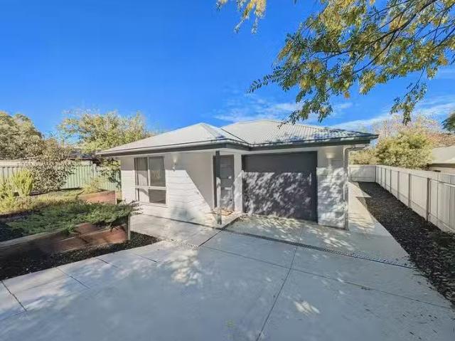 For Rent! 3 BR 1 Daddow Road, Mount Barker, SA 5251