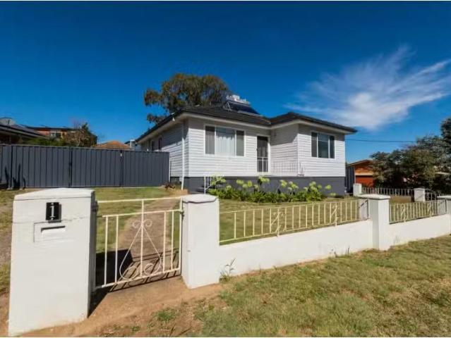 Cheap 3 BR 1 Kinkora Place, CRESTWOOD House for rent Listed b.