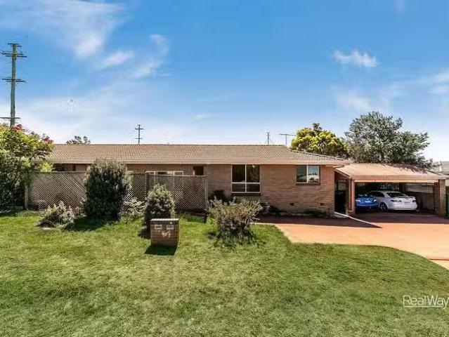Just in! 3 BR 2/407 Stenner Street, Kearneys Spring, QLD 4350