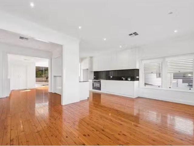 Charming 3 BR 258 Malabar Road, Maroubra House for rent Liste.