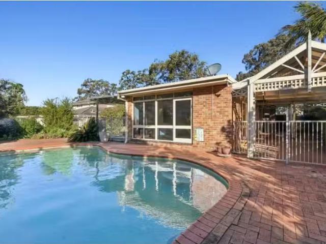 Just in! 3 BR 25 Northcote Avenue, Caringbah South House for r.