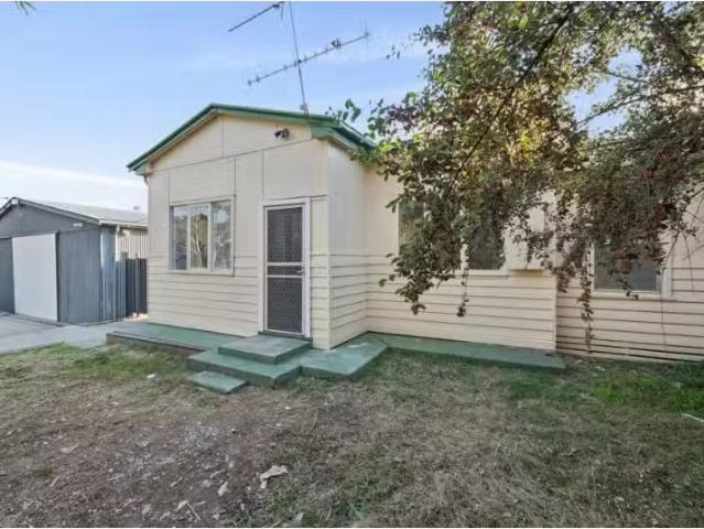 Rental! 3 BR 25 Short Street, Kangaroo Flat House for rent Li.