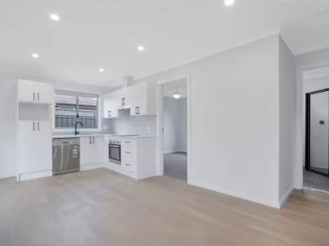 Deal! 3 BR 25A Mallee Street, GATESHEAD Apartment for rent Li.