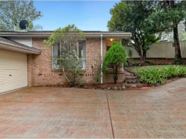 Unique 3 BR 2/639 Pacific Highway, Wyoming Apartment for rent.